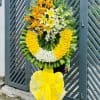 Vòng hoa tang màu vàng: niềm thương tiếc
