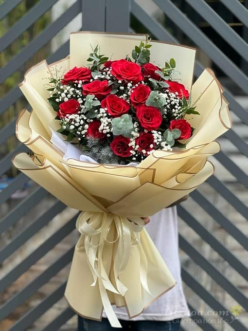 Bó hoa hồng đỏ tặng vợ, bạn gái