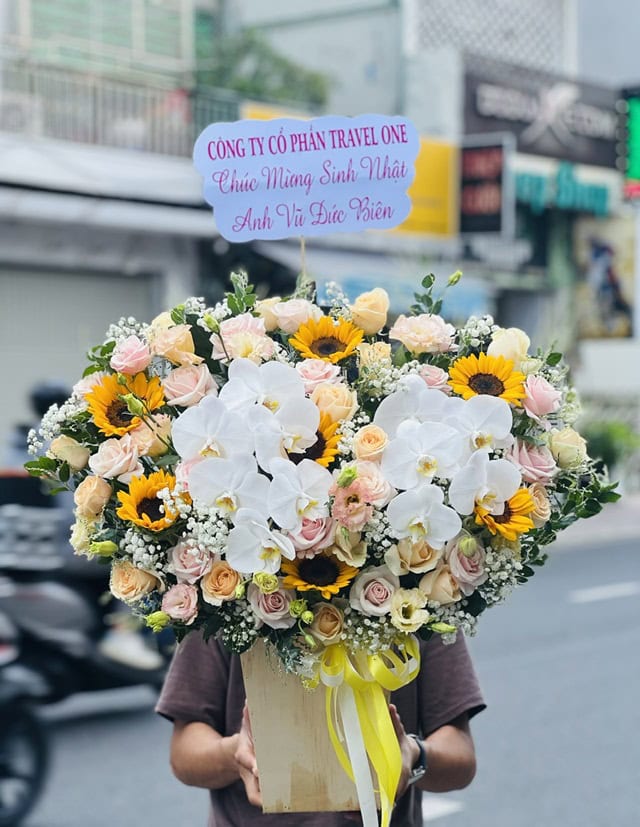 Giỏ hoa sang trọng