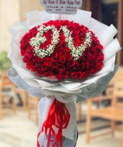 Bó hoa hồng kết thành chữ