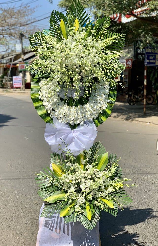 Giao hoa tang lễ ở Đông Hòa