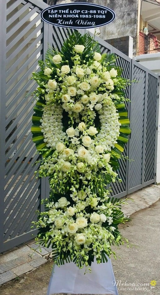 Vòng hoa đám tang tôn kính