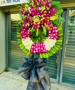Hoa chia buồn trần ai