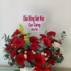 Giỏ hoa đỏ