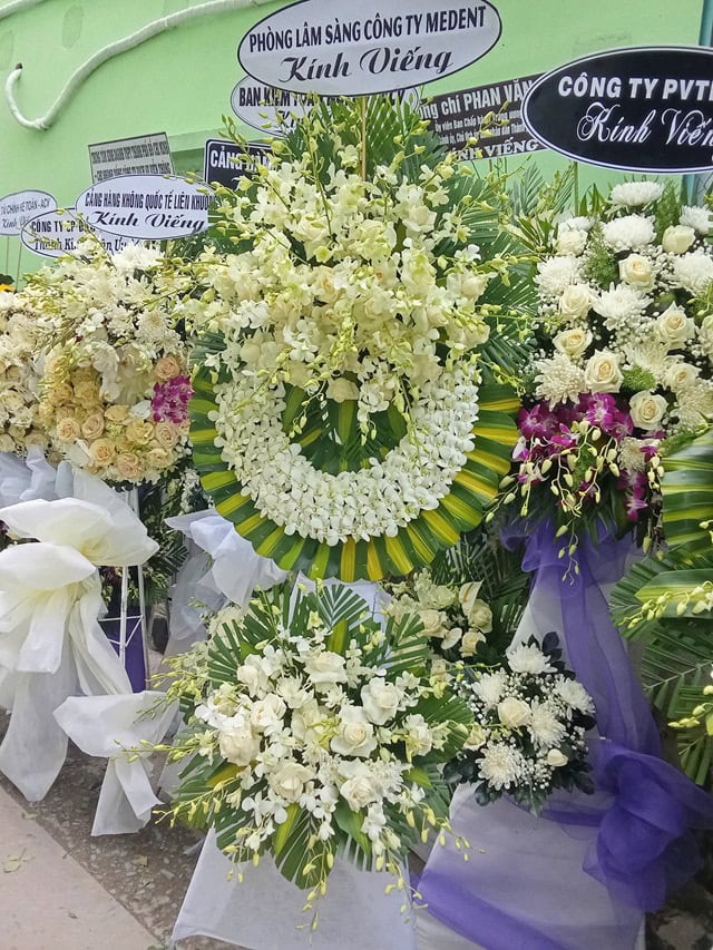 Cửa hàng hoa tươi quận 1 gửi hình ảnh trước và tại nơi giao