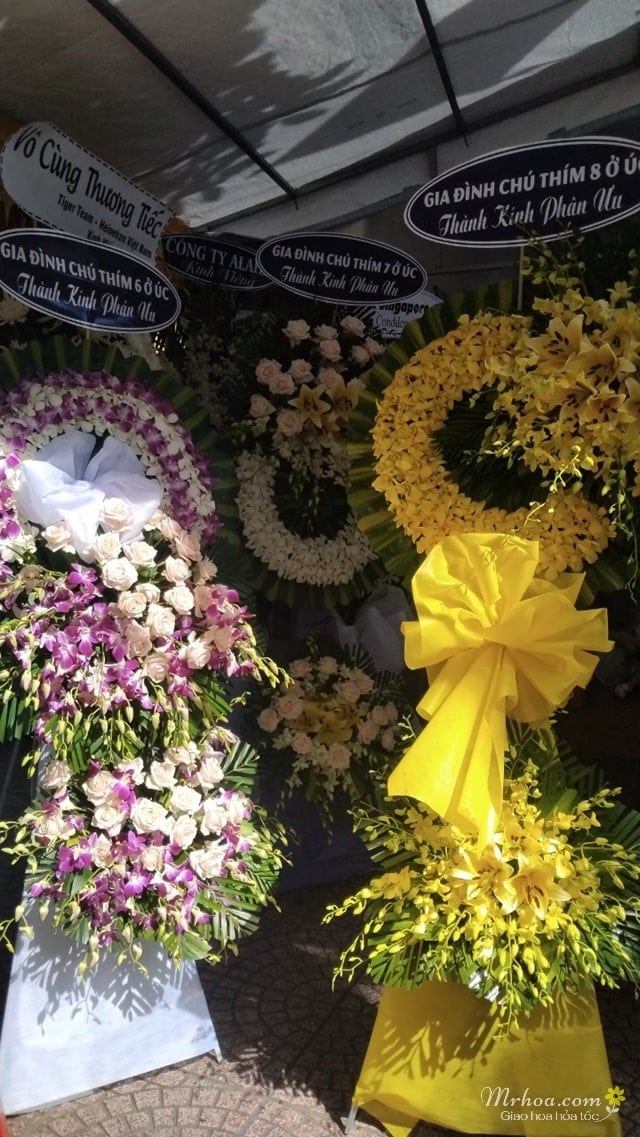 Vòng hoa tang lễ chụp hình tại đám tang do mrHoa chụp gửi khách hàng