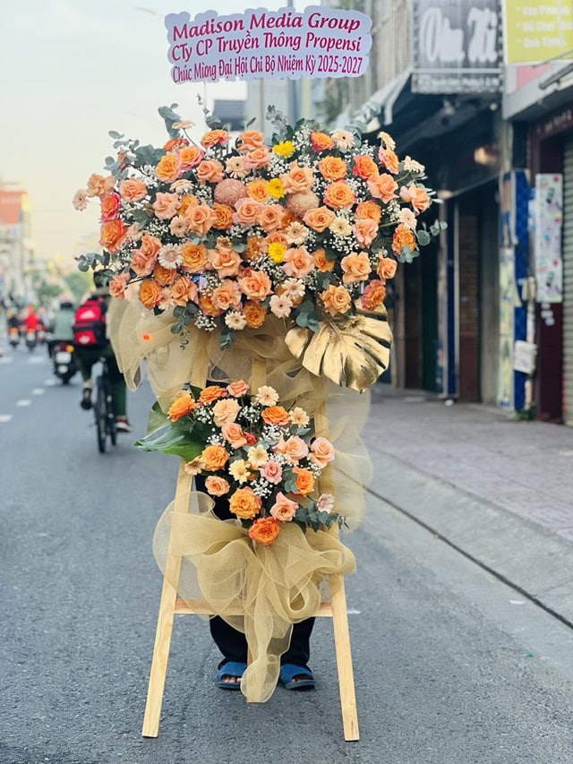Hoa khai trương quận 10