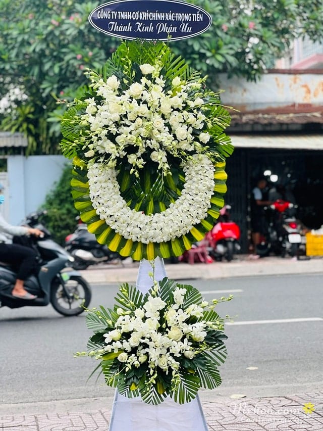 Giao hoa đám tang ở quận Tân Bình