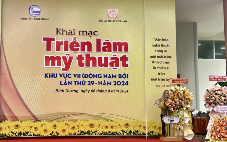 Shop hoa Thủ Dầu Một MrHoa cung cấp hoa cho triển lãm nghệ thuật