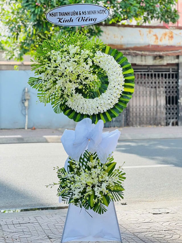 Thiết kế theo yêu cầu tại shop hoa quận Hoàn Kiếm