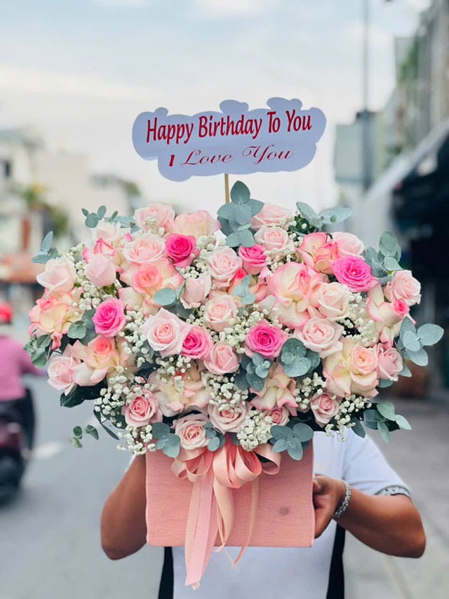 Tiệm hoa quận 1 thiết kế hoa theo yêu cầu