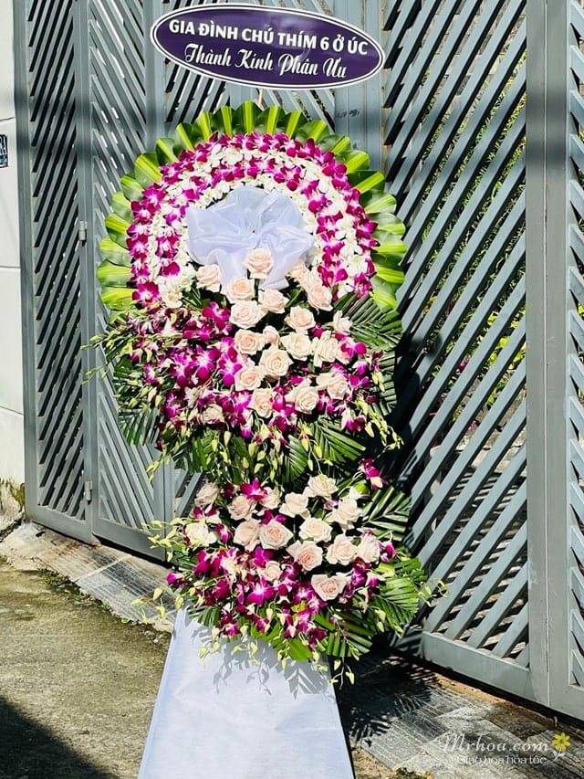 Vòng hoa tang lễ tại shop hoa Thủ Đức