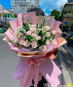 Bó hoa sắc hồng
