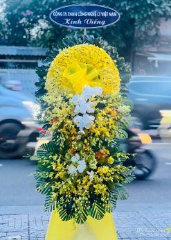 Vòng hoa tang màu vàng