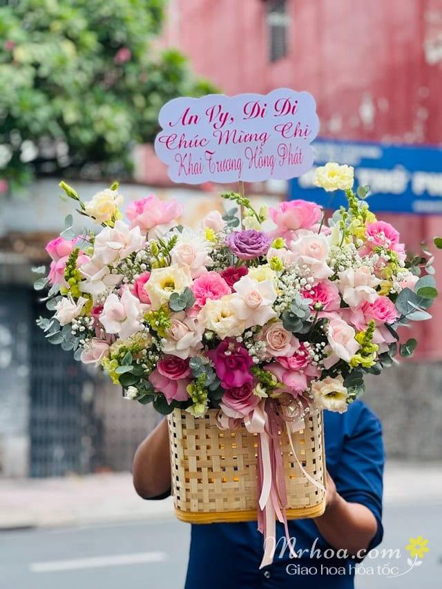 Lẵng hoa/Giỏ hoa tặng sinh nhật mẹ
