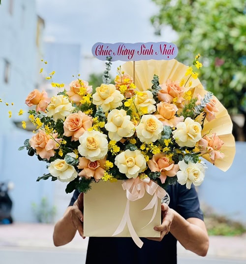 Giỏ hoa hồng vàng cam