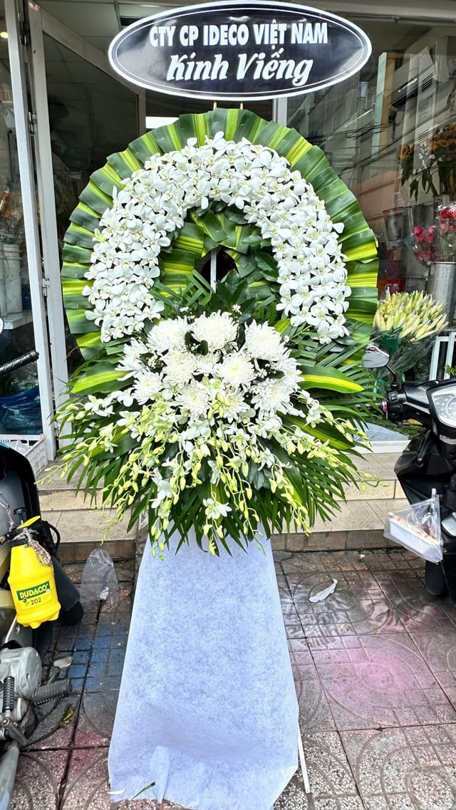 Đặt hoa tang lễ Hóc Môn