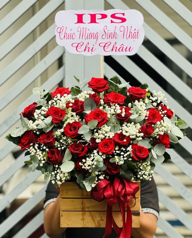 Giỏ hoa hồng đỏ