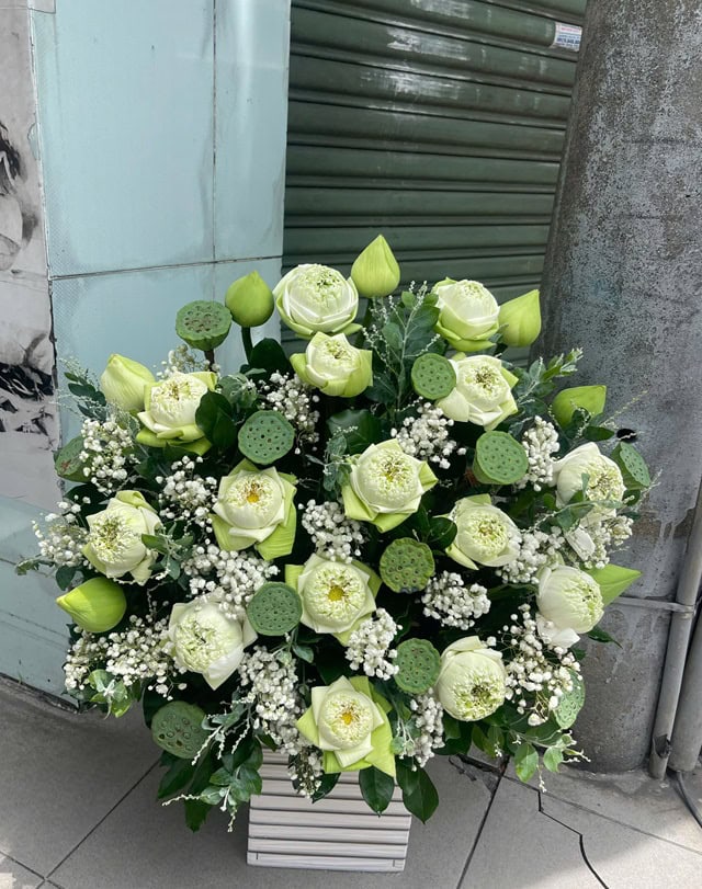 Lẵng hoa sen