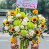 Giỏ hoa sắc màu nắng