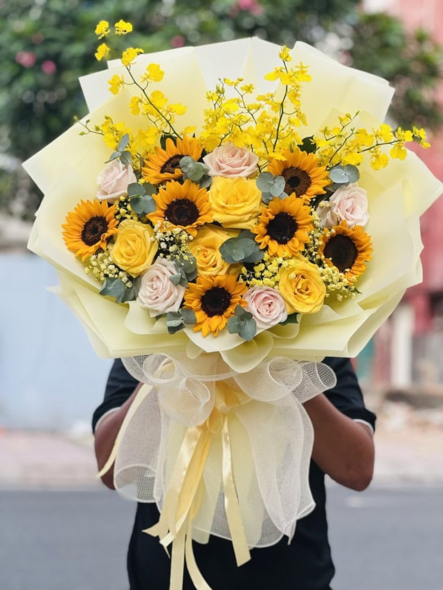 Shop hoa tươi Sài Gòn thiết kế theo yêu cầu